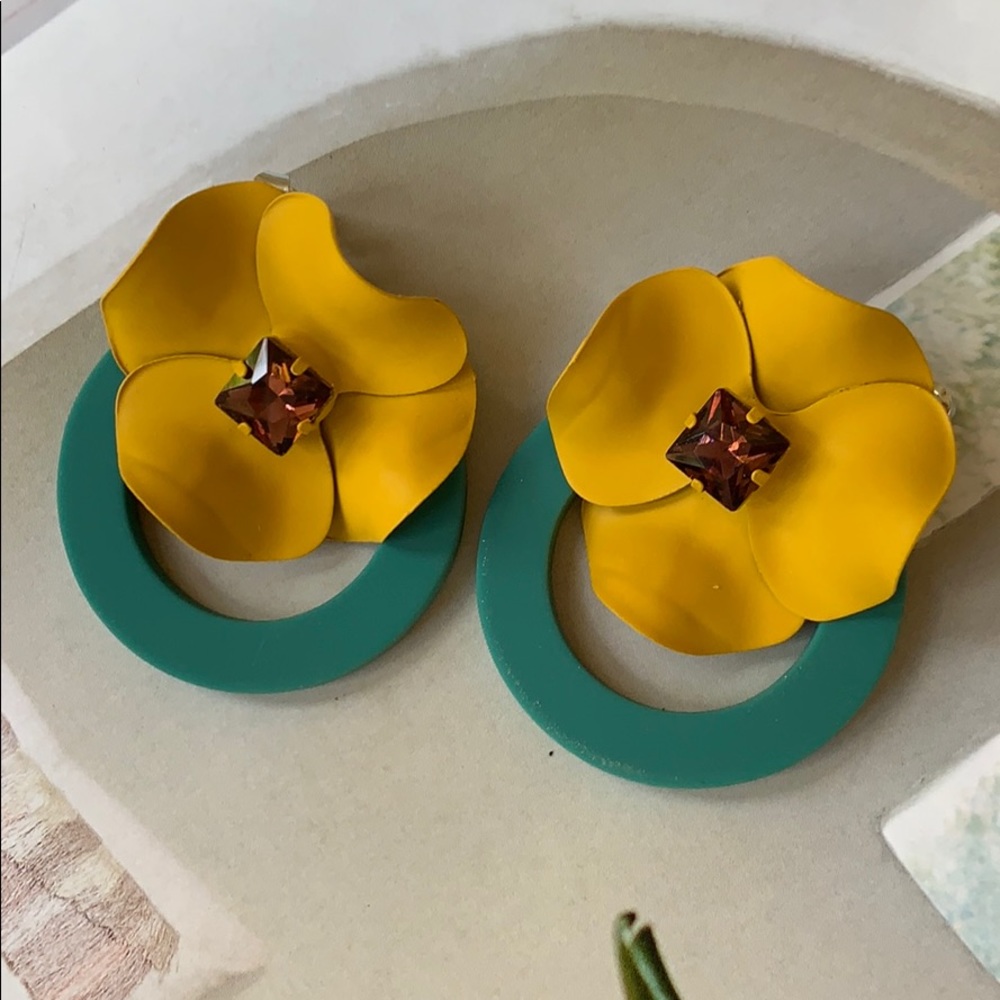 ☀️Flower Hoop Earrings☀️